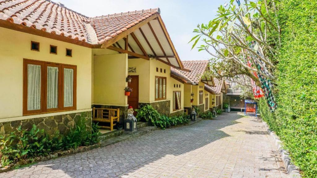 Oyo 1488 Hotel Cemara Asri Lembang Eksteriør billede